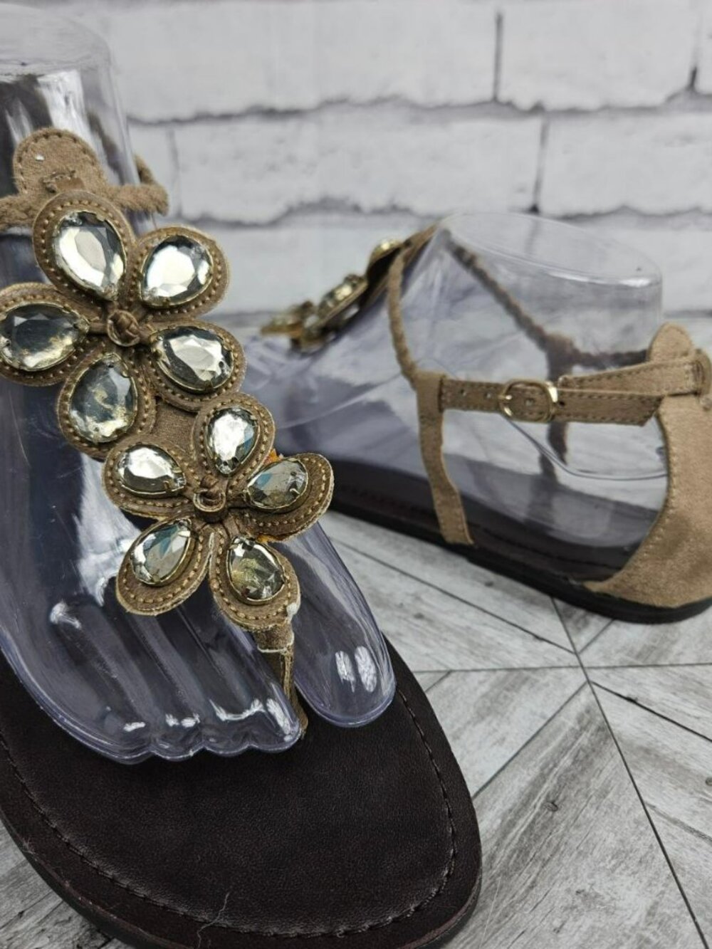 Madden Girl Amithyst Bejeweled Suede Sandals Womens 9 Bling Flats Summer fairy
